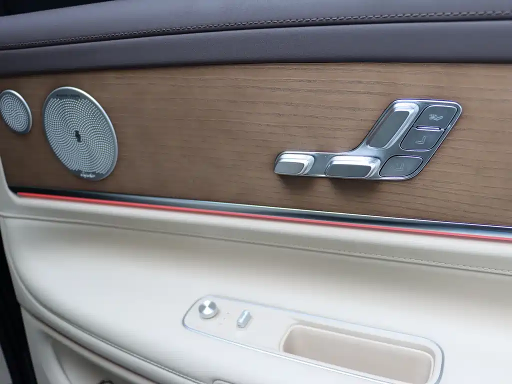 AITO ASK THE WORLD M9