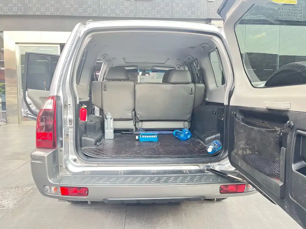 Mitsubishi Pajero — миниатюра 10