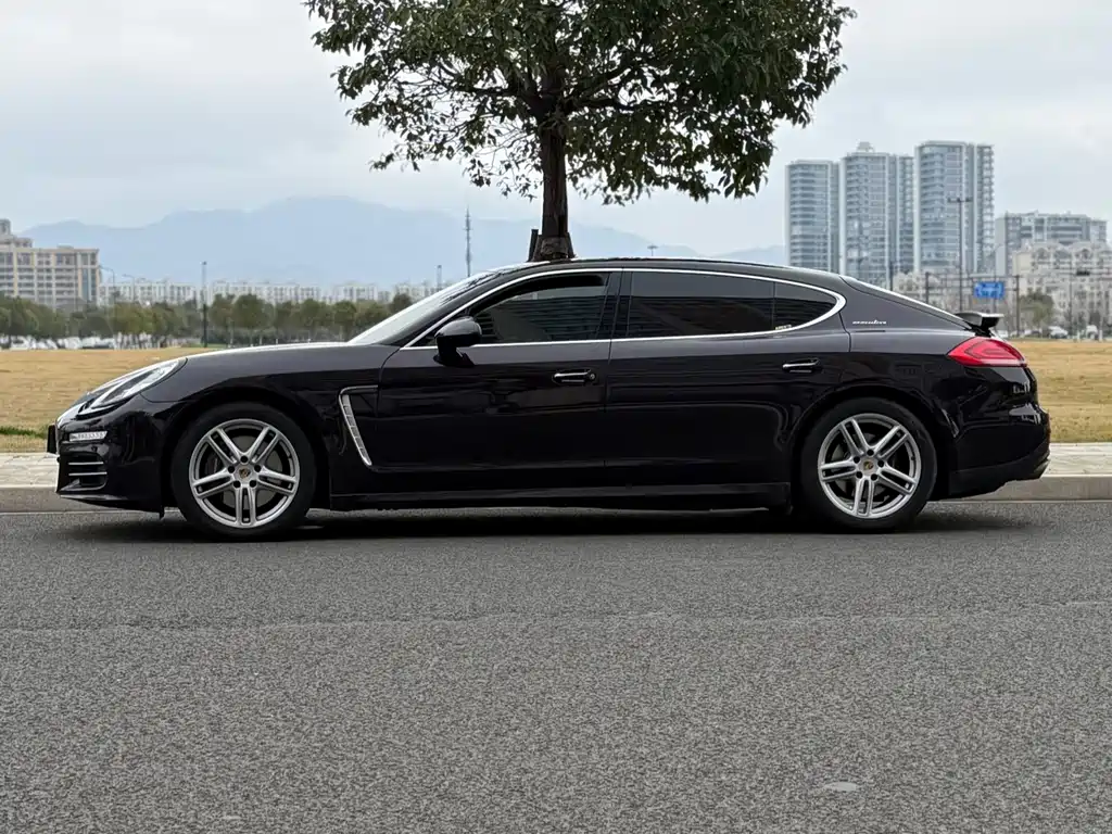 PORSCHE PANAMERA