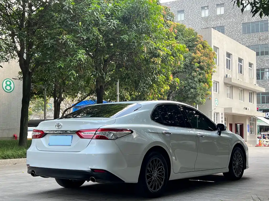 Toyota Camry — миниатюра 4