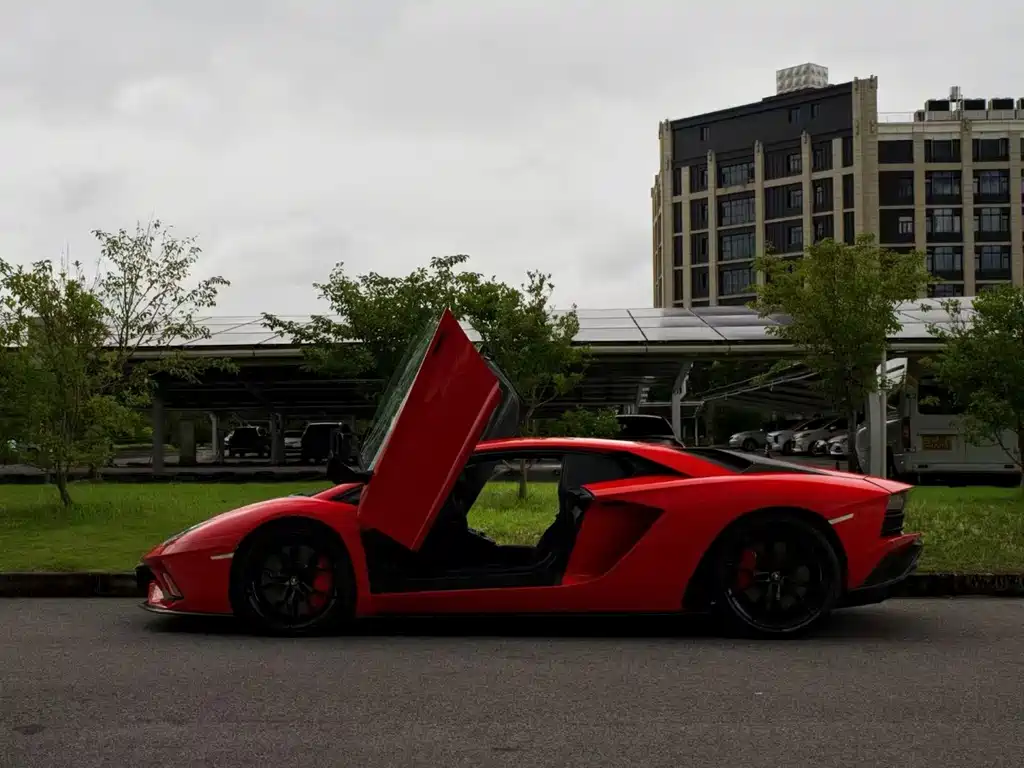 Lamborghini Aventador — миниатюра 4