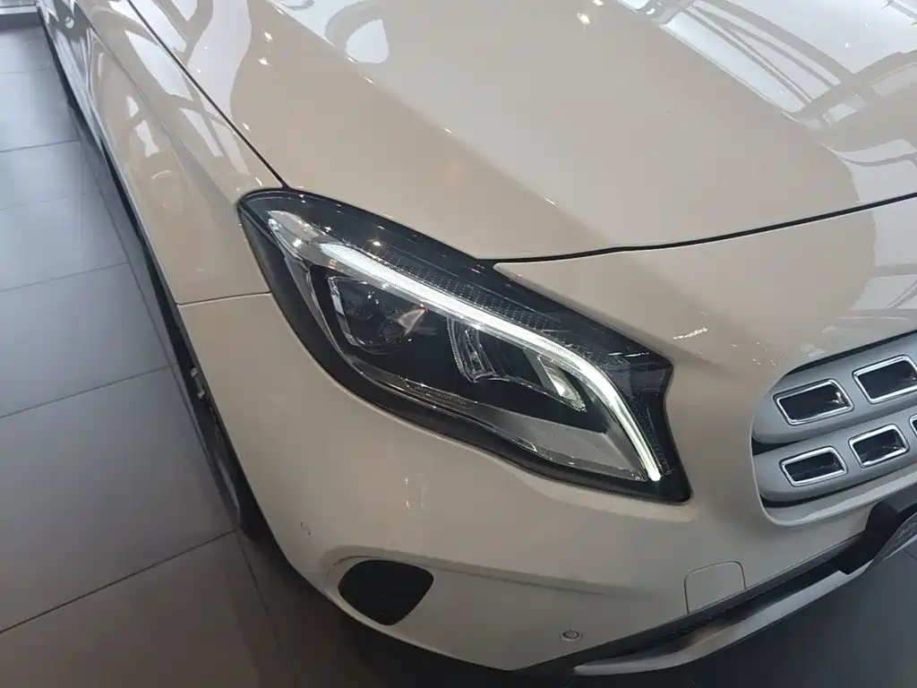 Mercedes-Benz GLA — миниатюра 11