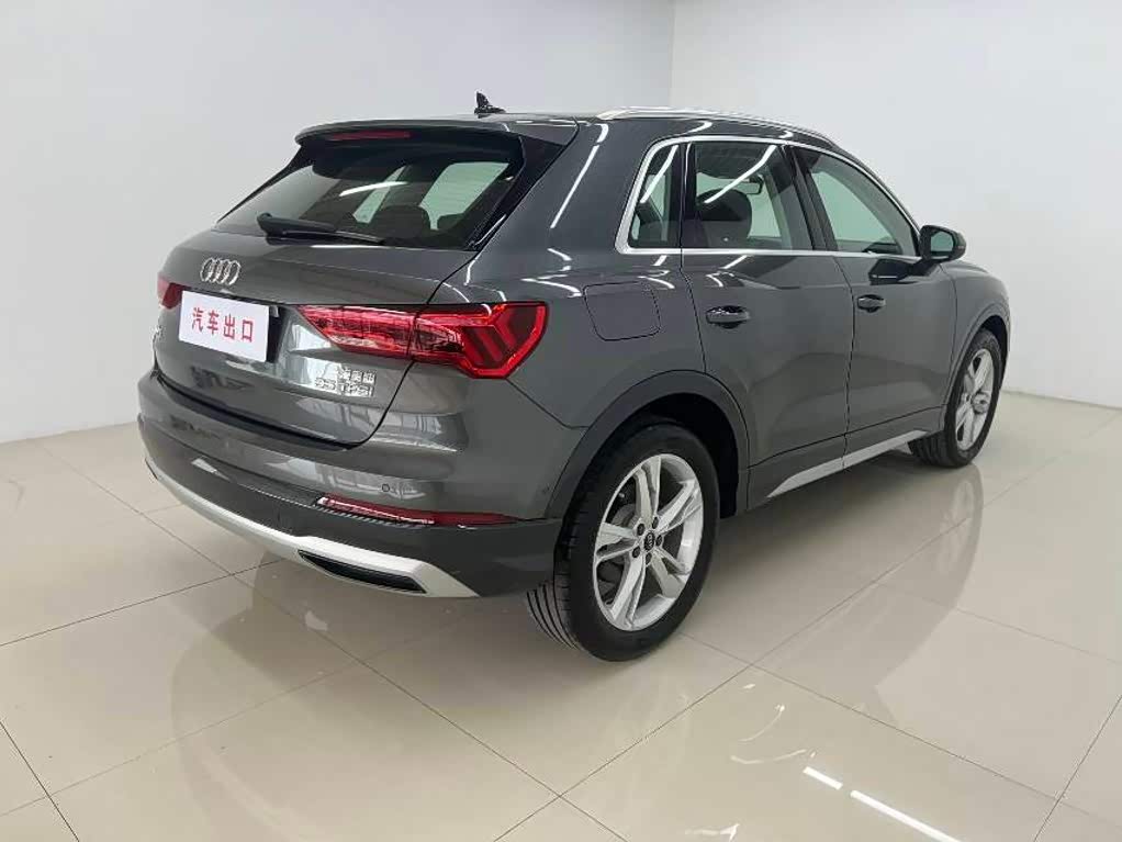 Audi Q3 1.4 л 2022 г. Серебристо-серый, пробег 6000 км