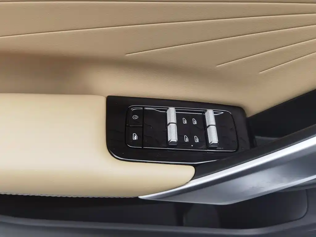 Geely Boyue L — миниатюра 9
