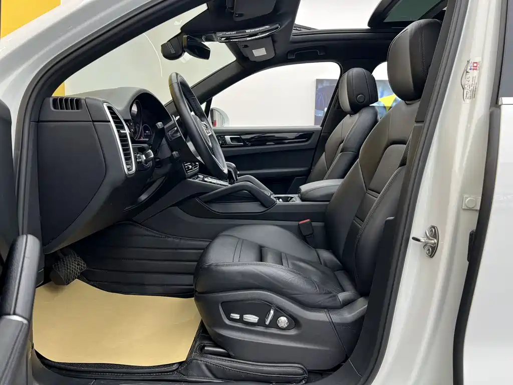 Porsche Cayenne — миниатюра 18