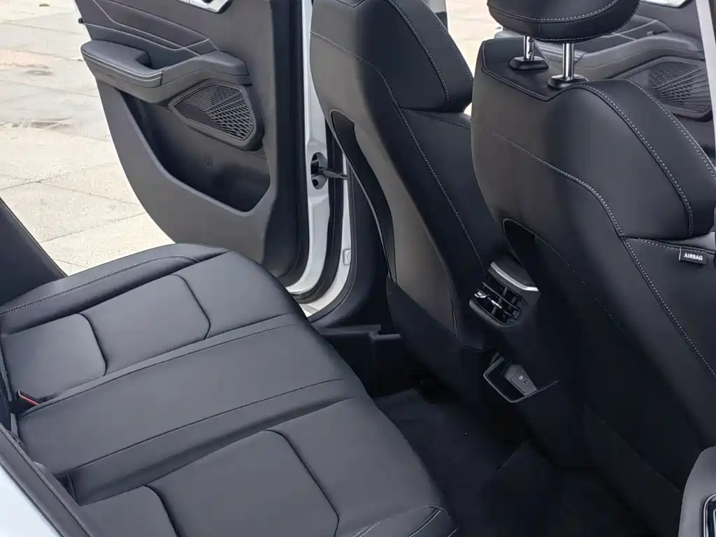 Geely Emgrand 2025 4 1.5L CVT