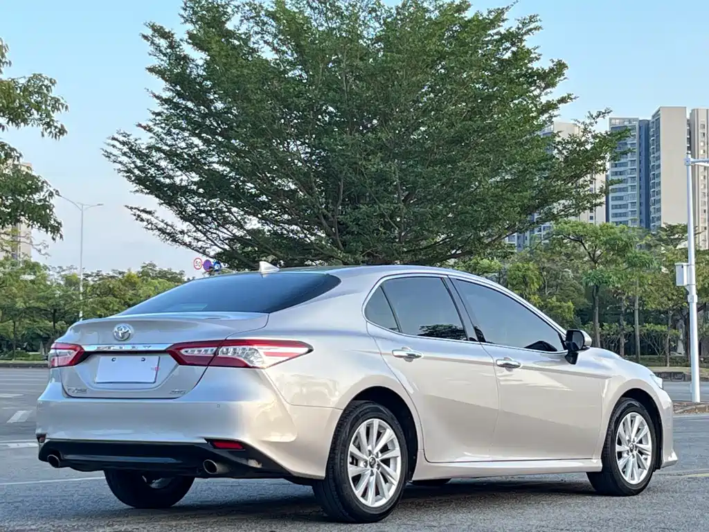 Toyota Camry — миниатюра 7