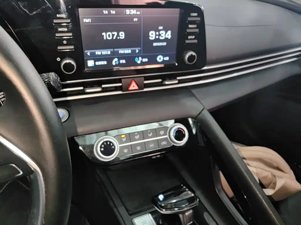 Hyundai Elantra — миниатюра 13