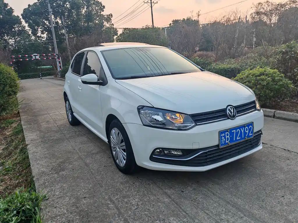 VOLKSWAGEN POLO