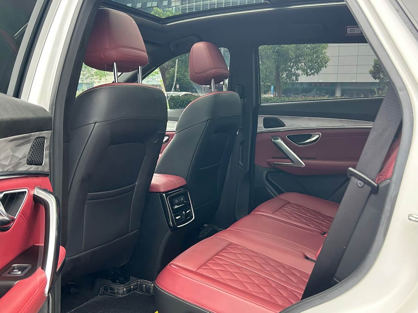 Jetour Jetour X70 PLUS 1.5 л 2024 г. Белый, пробег 40000 км