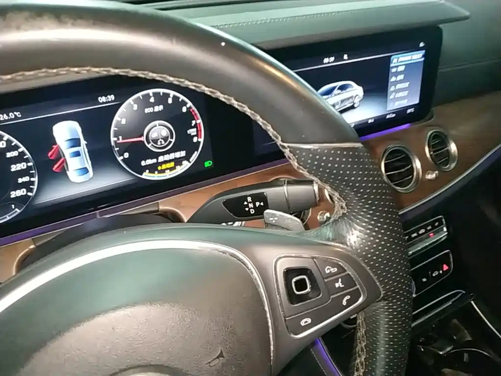 Mercedes-Benz E-Class — миниатюра 14