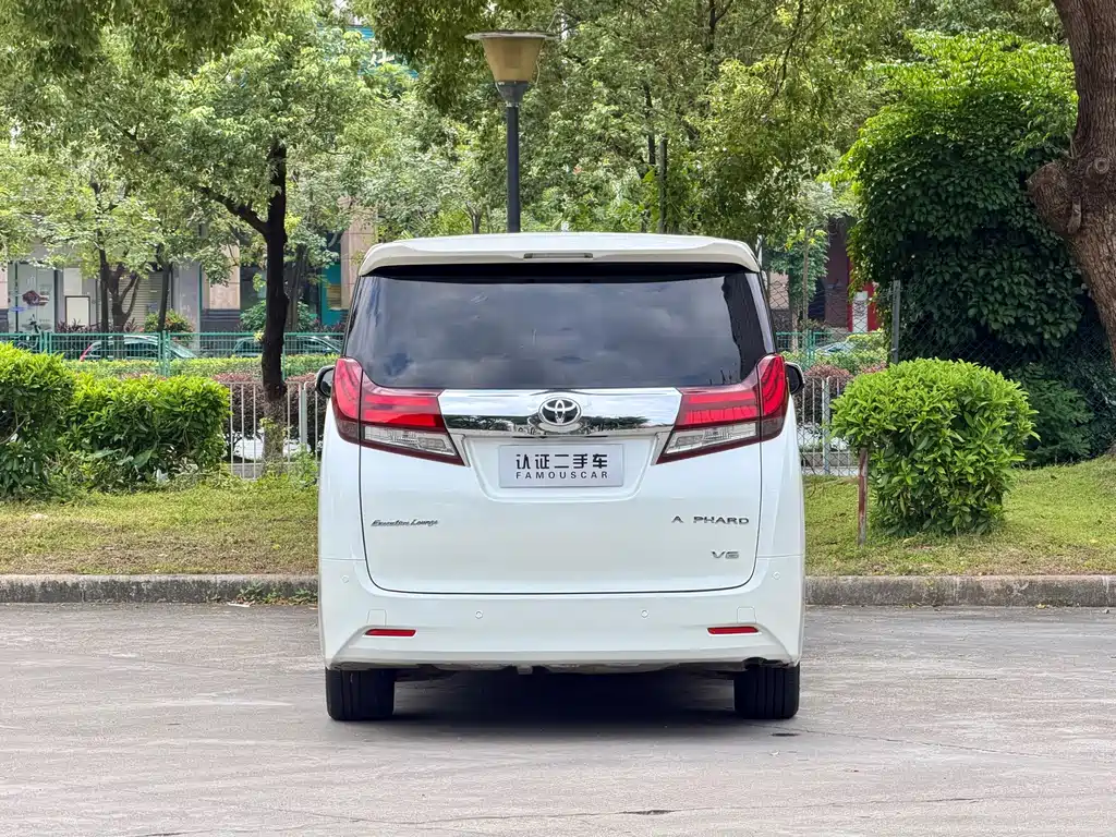 Toyota Alphard — миниатюра 6