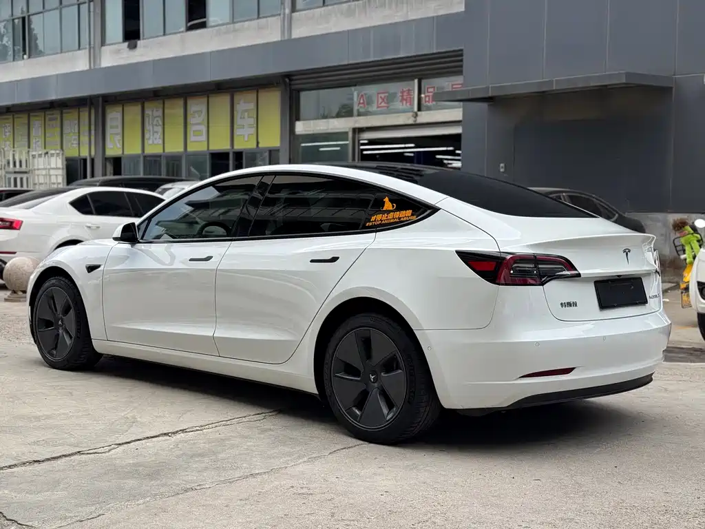 Tesla Model 3 — миниатюра 12