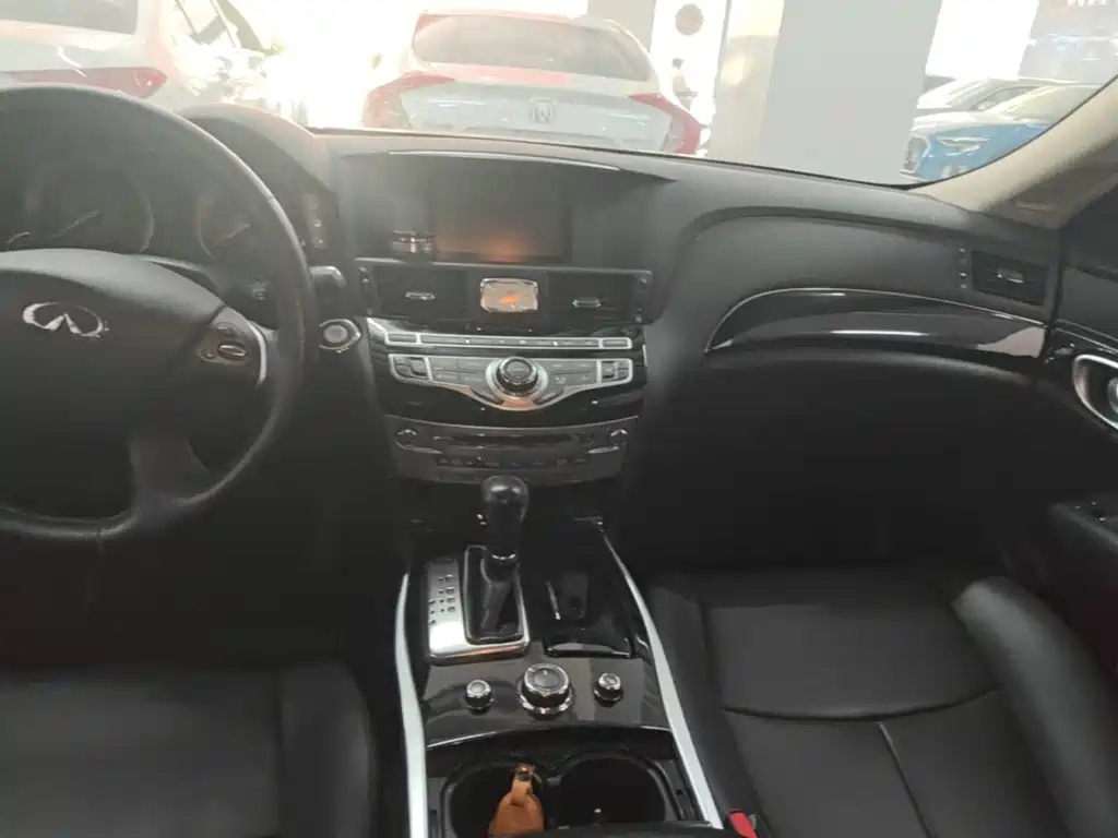 Infiniti Q70 — миниатюра 13