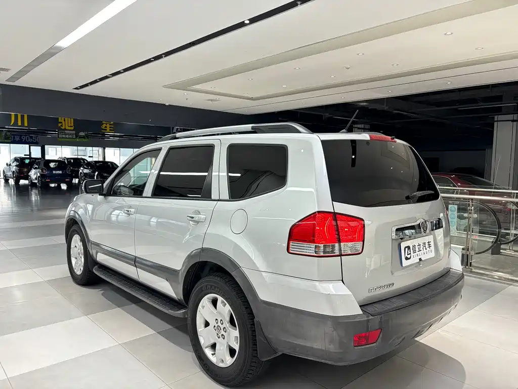 Kia Borrego — миниатюра 3