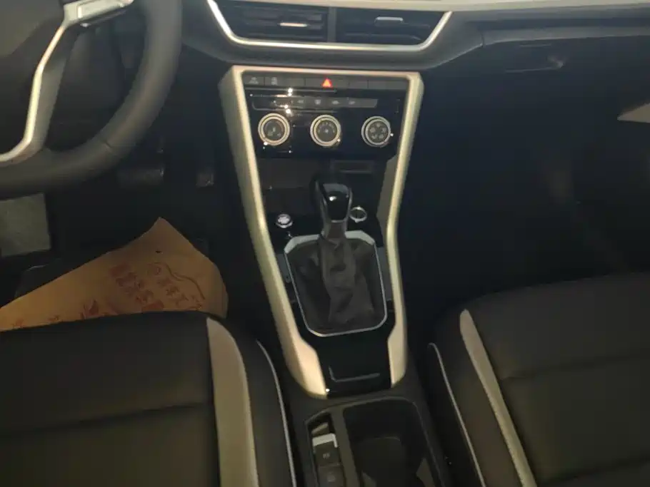 Volkswagen T-Roc — миниатюра 16