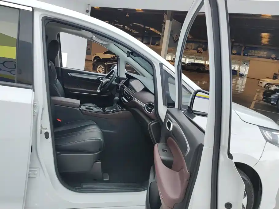 GAC Motor Trumpchi M6 — миниатюра 8