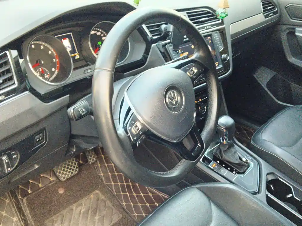 Volkswagen Tiguan L — миниатюра 11