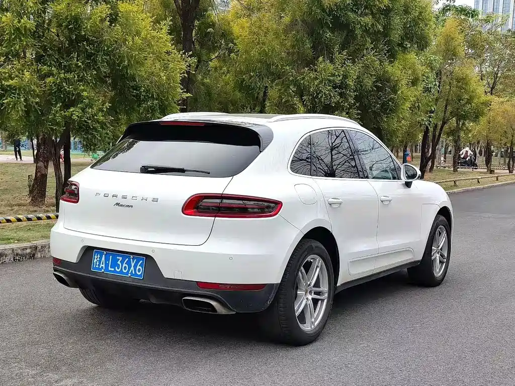 Porsche Macan — миниатюра 7