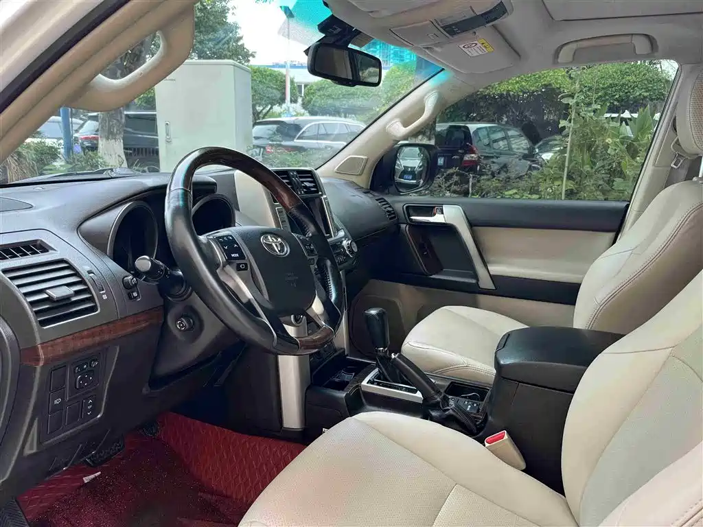 Toyota Land Cruiser Prado 2010 4.0L AT VX NAVI