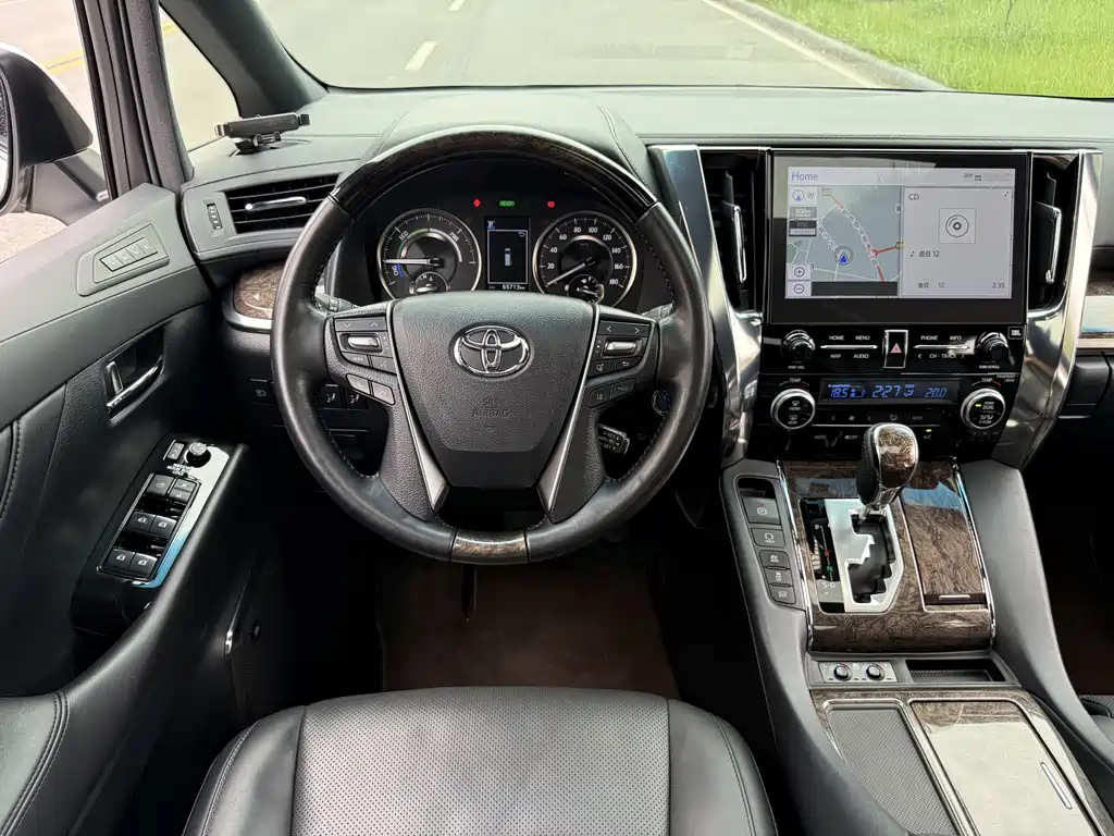 Toyota Vellfire — миниатюра 15
