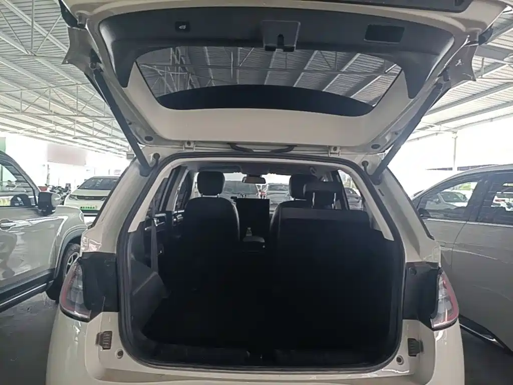 Baojun Yunduo — миниатюра 19