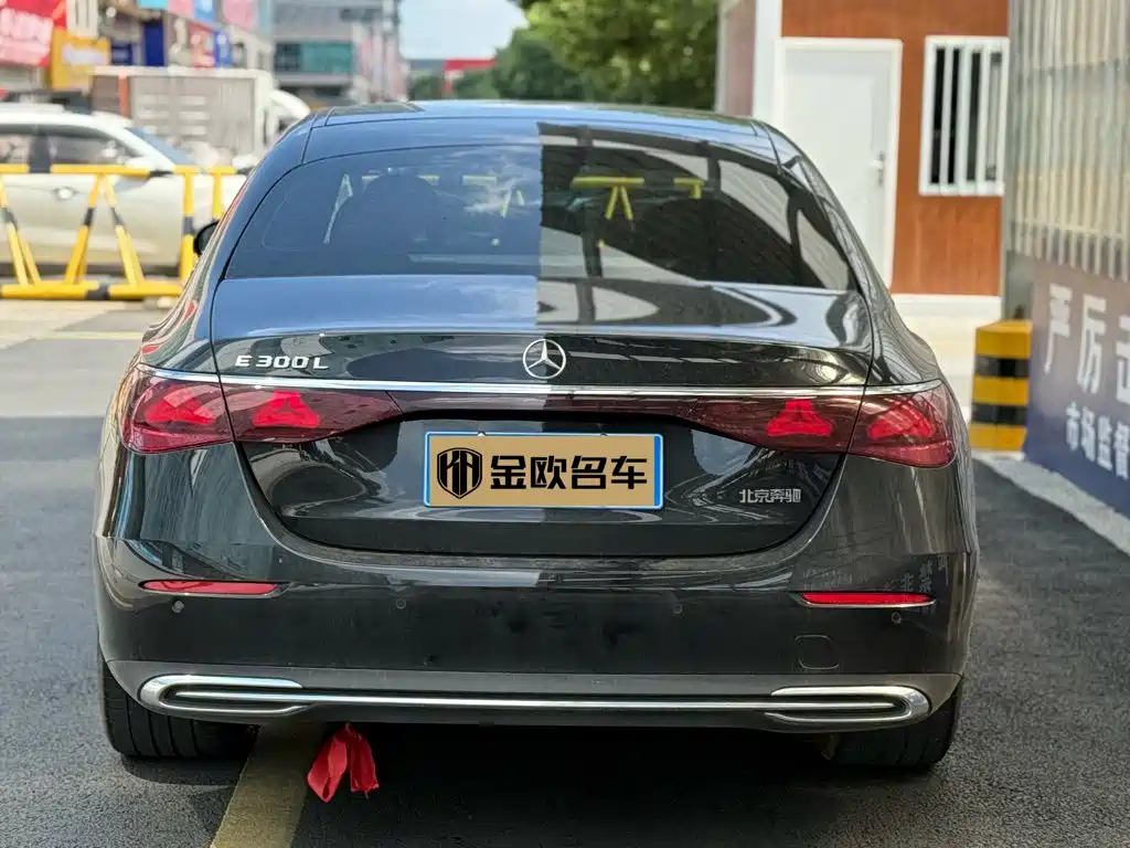 Mercedes-Benz E-Class — миниатюра 9