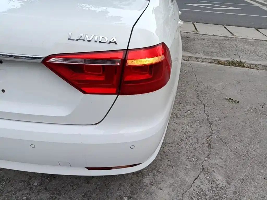 Volkswagen Lavida — миниатюра 8