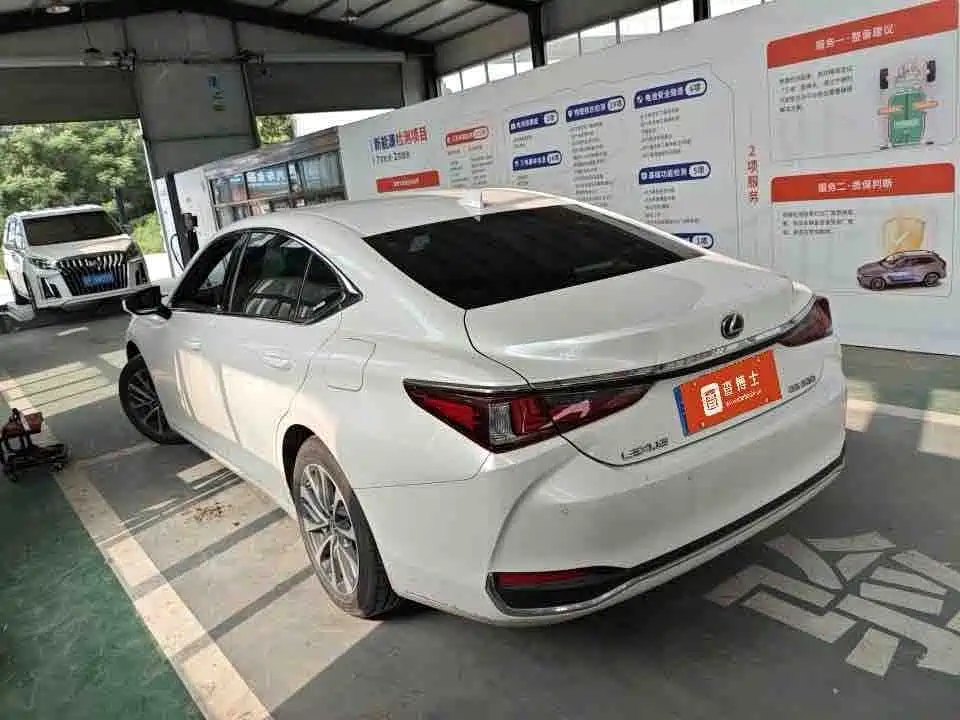 Lexus ES — миниатюра 6