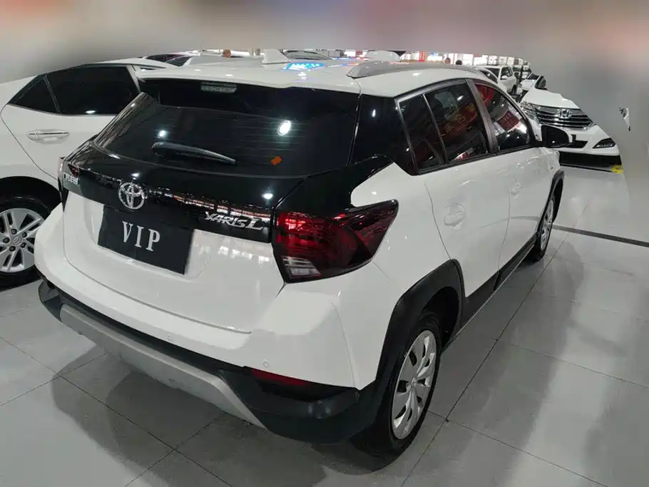 Toyota Yaris L — миниатюра 3