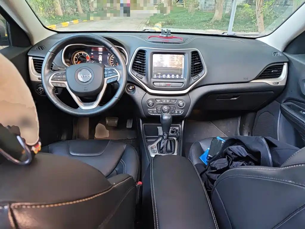 Jeep Cherokee — миниатюра 5