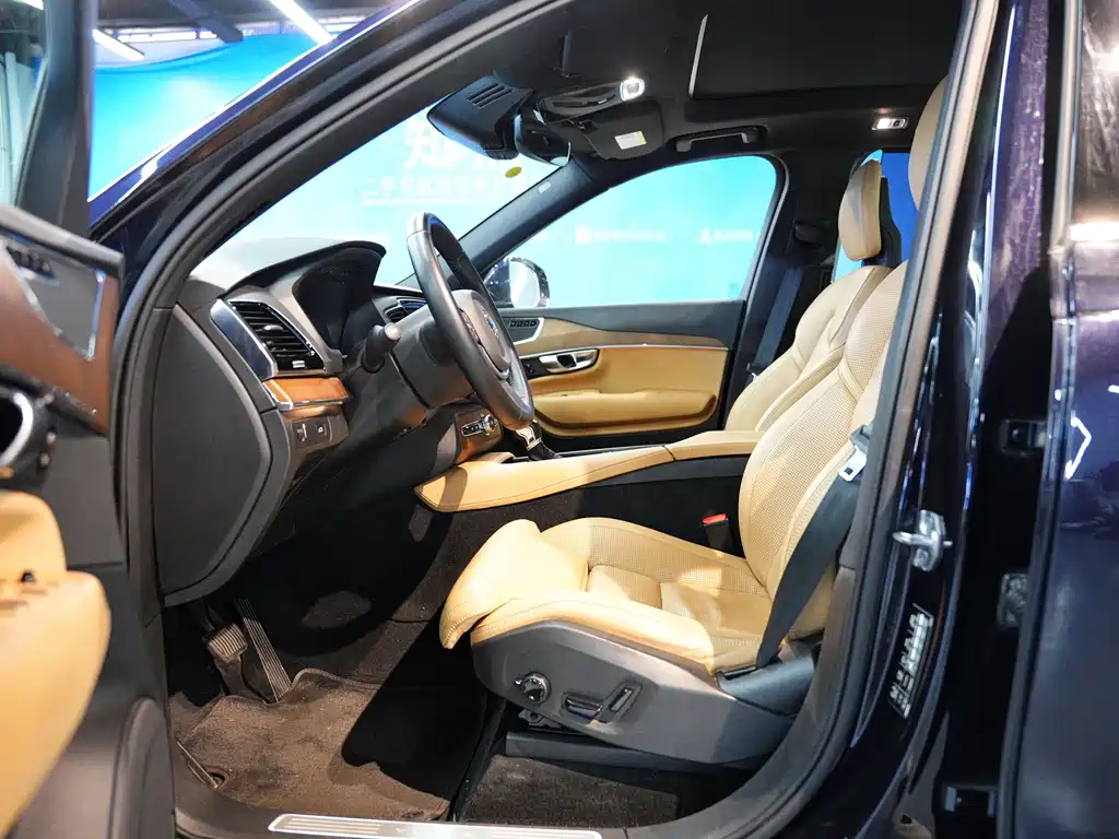 Volvo XC90 — миниатюра 4