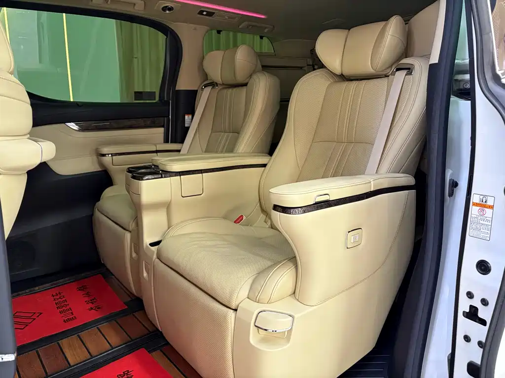Toyota Vellfire — миниатюра 18