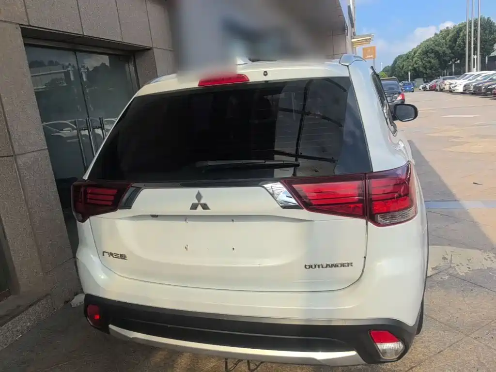Mitsubishi Outlander — миниатюра 6