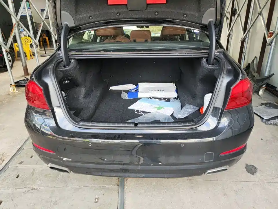 BMW 5 Series — миниатюра 9