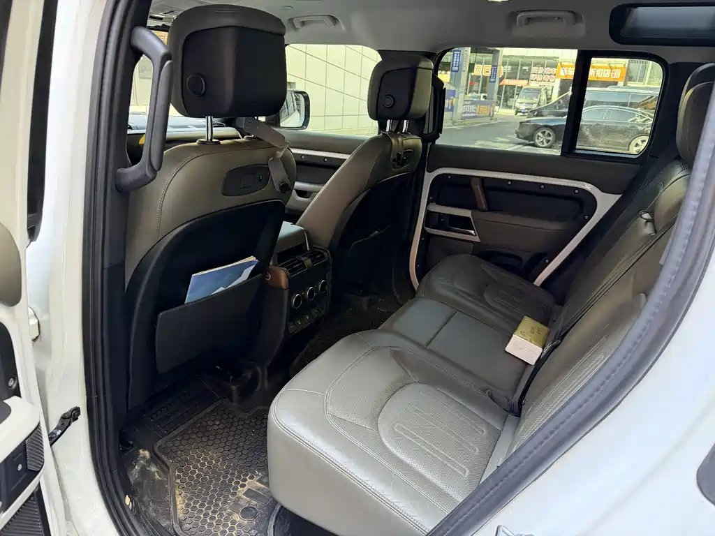 Land Rover Defender — миниатюра 9