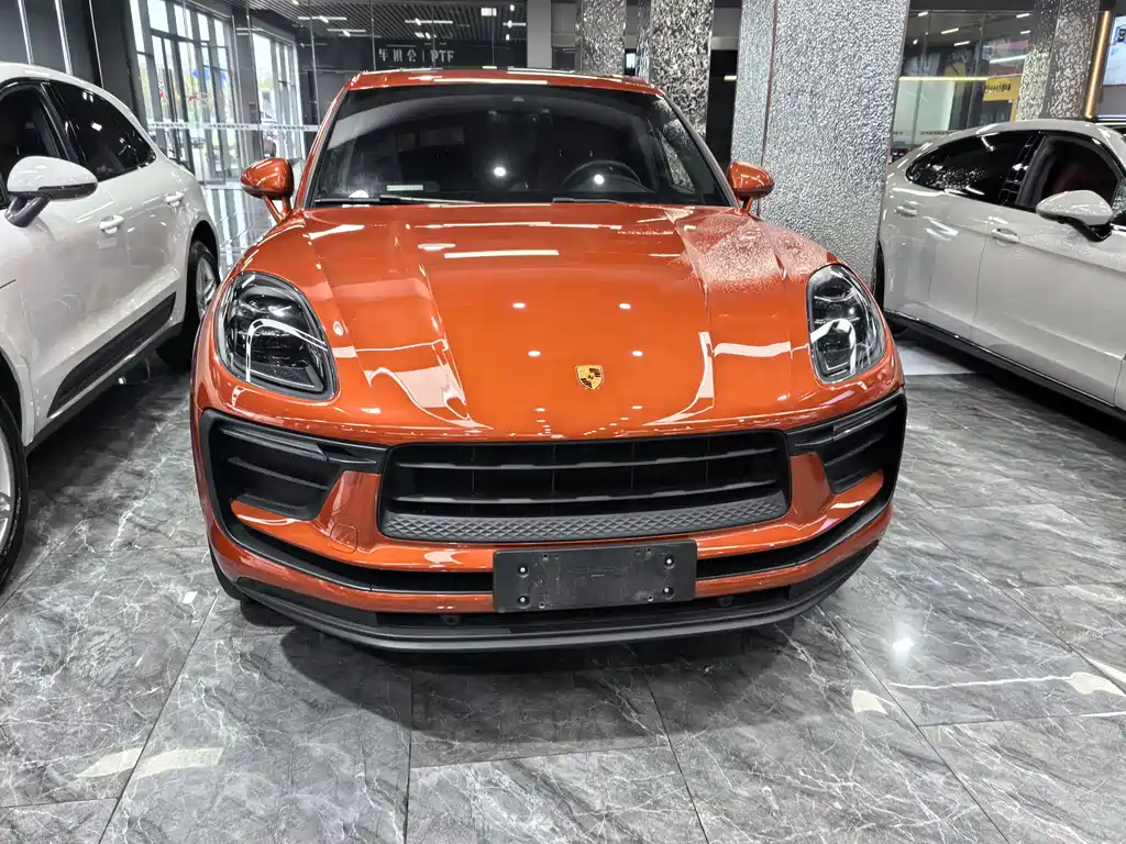 PORSCHE MACAN