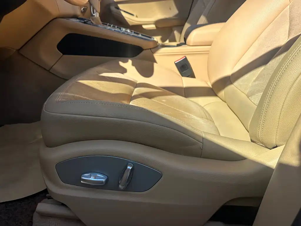 Porsche Macan — миниатюра 7