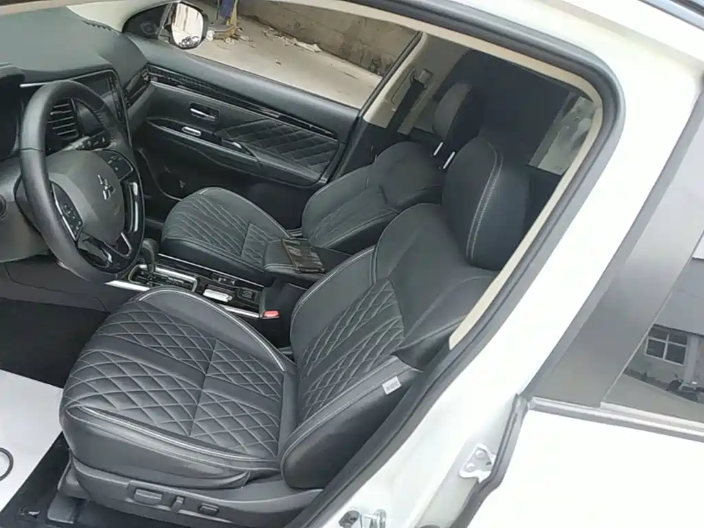 Mitsubishi Outlander — миниатюра 15