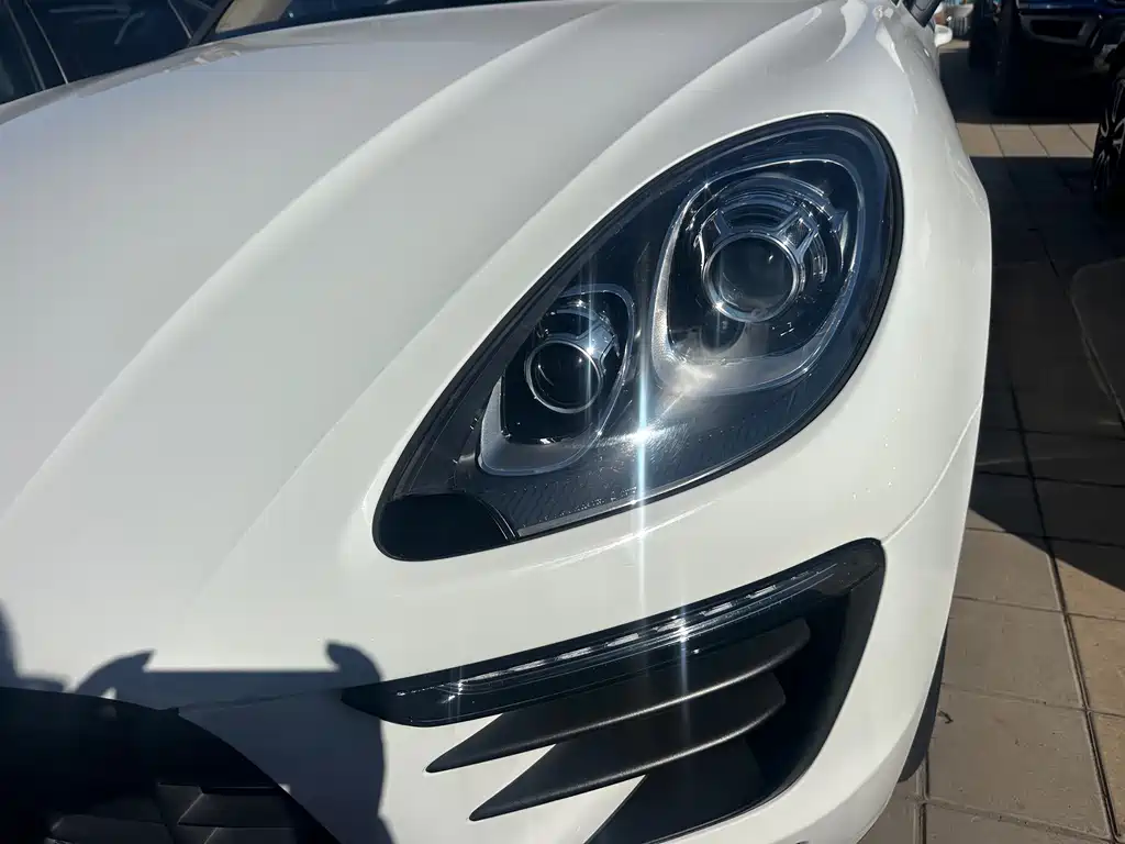 Porsche Macan — миниатюра 3