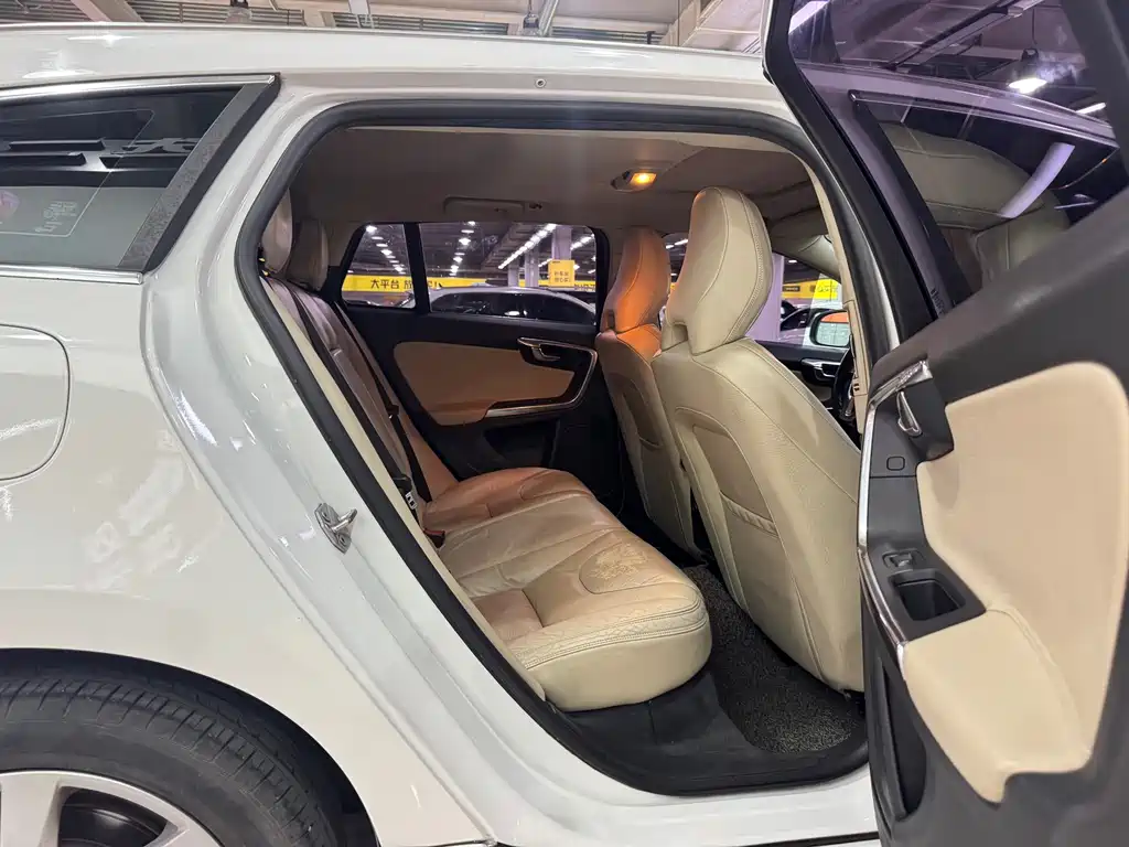 Volvo V60 T5 Smart Leisure Edition, фото 10