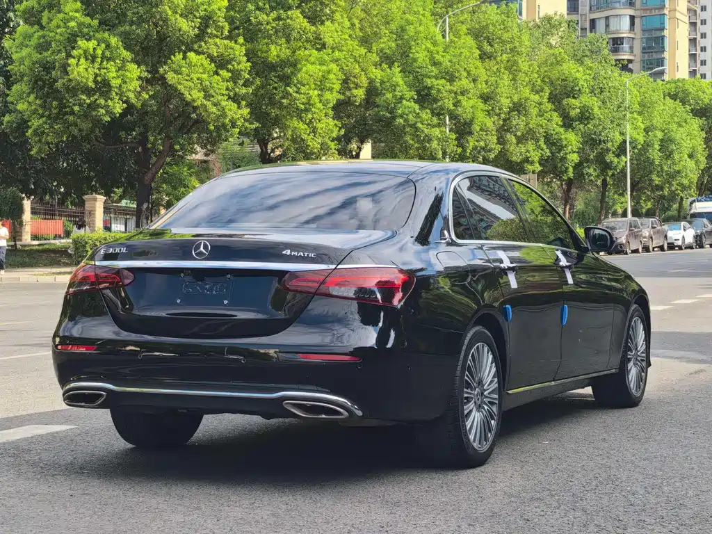 Mercedes-Benz E-Class — миниатюра 14