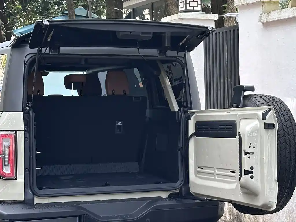 Ford Bronco — миниатюра 8