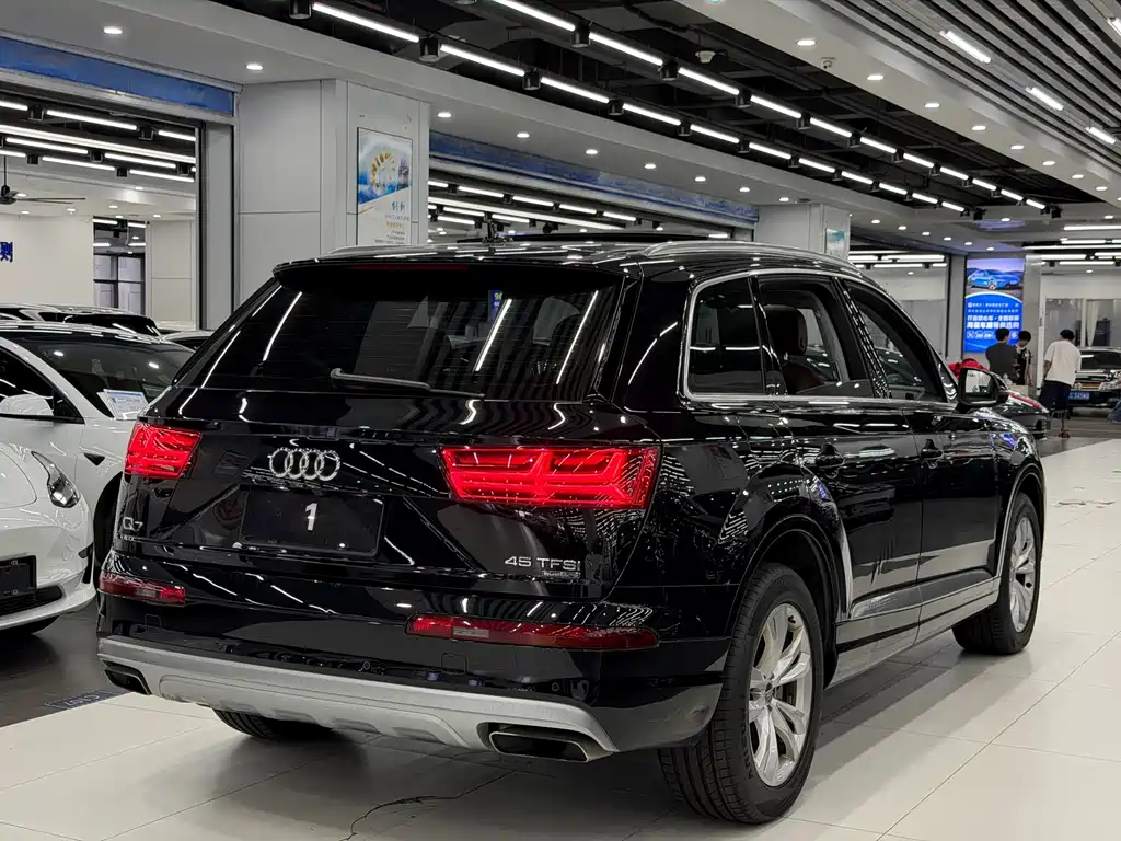Audi Q7 — миниатюра 6