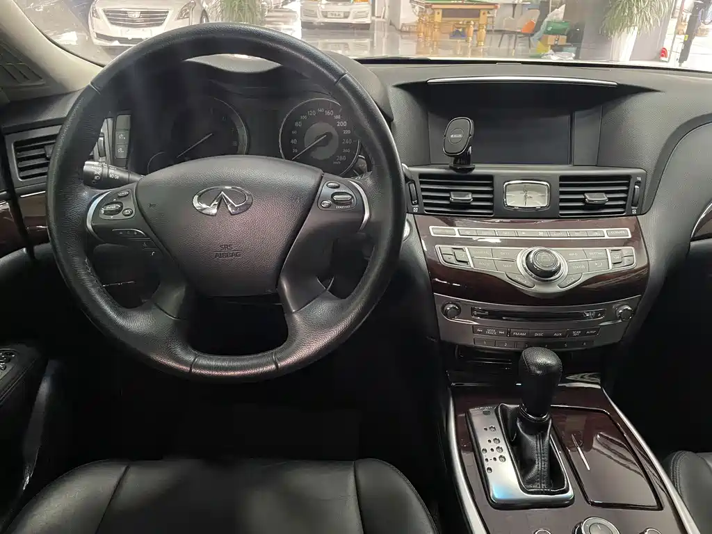 Infiniti Q70 — миниатюра 14