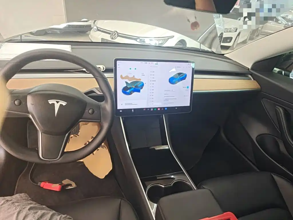 Tesla Model 3 — миниатюра 10