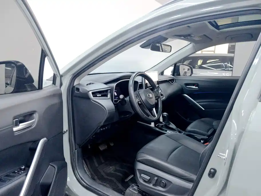 Toyota Corolla Cross — миниатюра 9