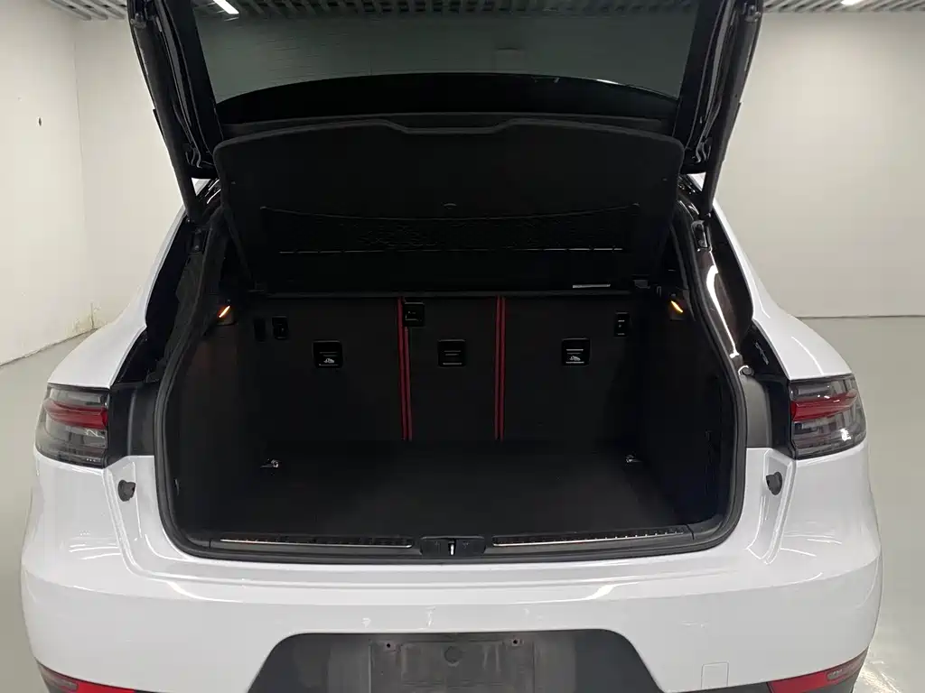 Porsche Macan — миниатюра 16