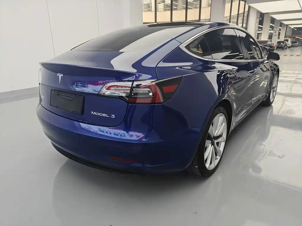 Tesla Model 3 — миниатюра 6