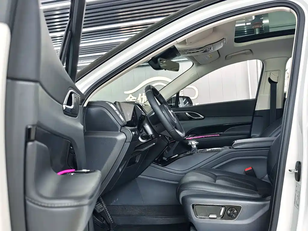 Hongqi Hongqi HS3 PHEV — миниатюра 5